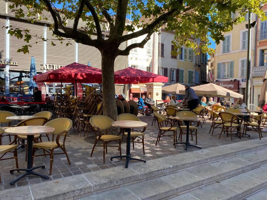 Akropole De Caroline, Central, Lumineux, Calme, Free Parking, Lift, 3 Beds Draguignan Ngoại thất bức ảnh