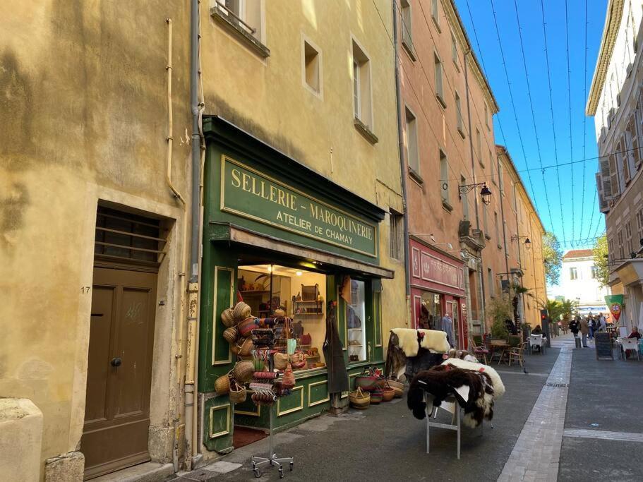 Akropole De Caroline, Central, Lumineux, Calme, Free Parking, Lift, 3 Beds Draguignan Ngoại thất bức ảnh